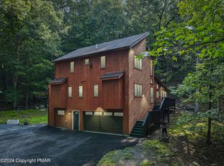 115 Westbury Ct, Bushkill, PA 18324