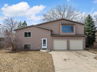 1405 Sunset Blvd, Minot, ND 58703