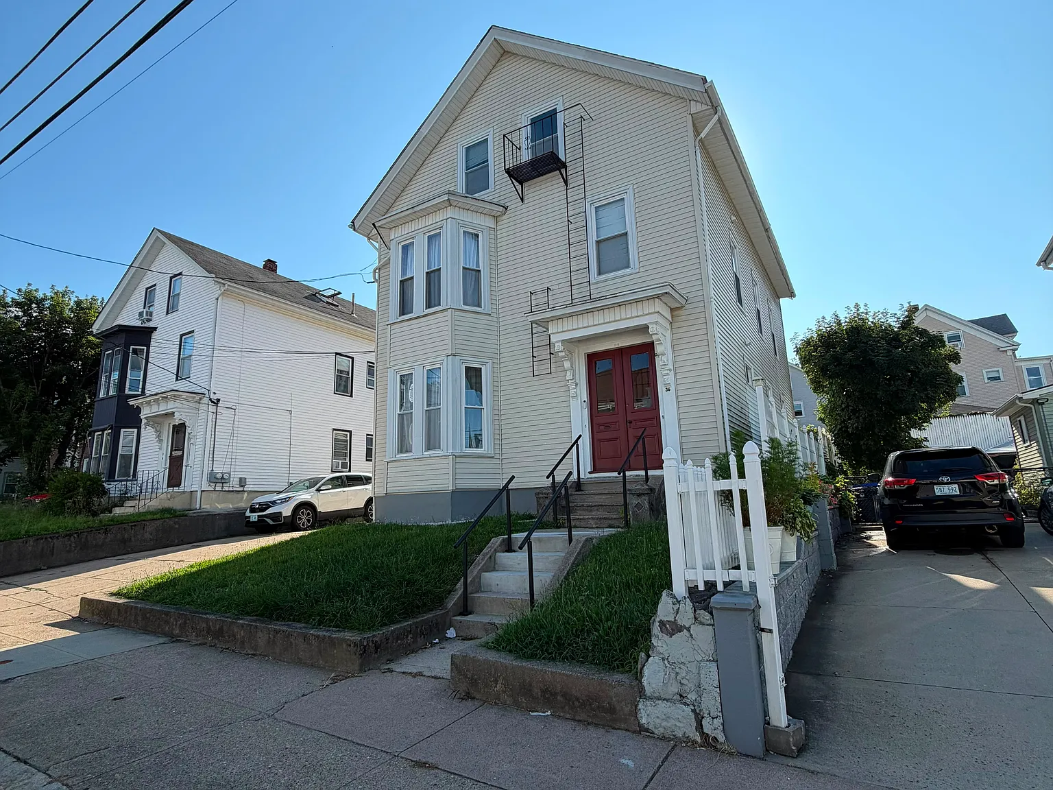 2 bed, 577 sqft, $1,700 — Photo 2