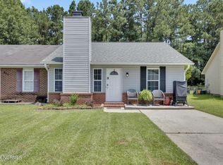216 Live Oak Ct, Midway Park, NC 28544