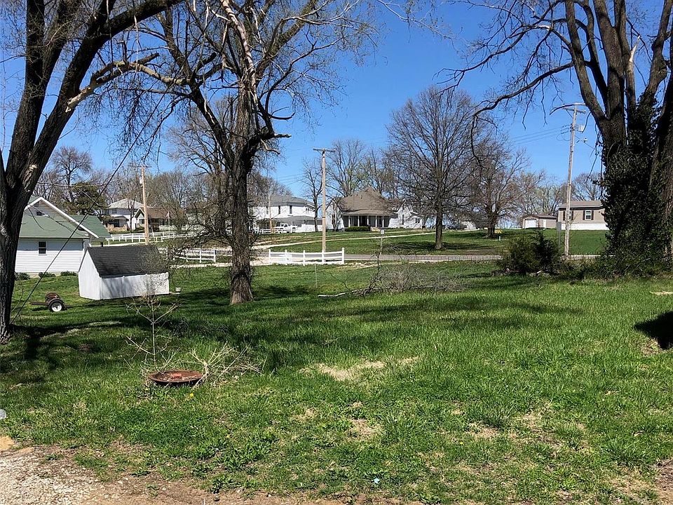 1st image of 323 N Main St
