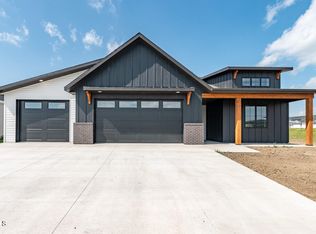 524 Shale Dr, Bismarck, ND 58503