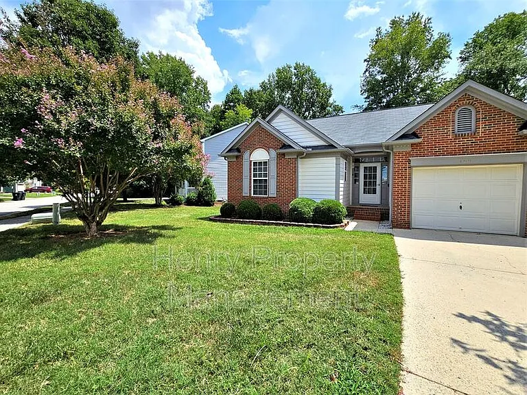 109 Gremar Dr — Photo 2