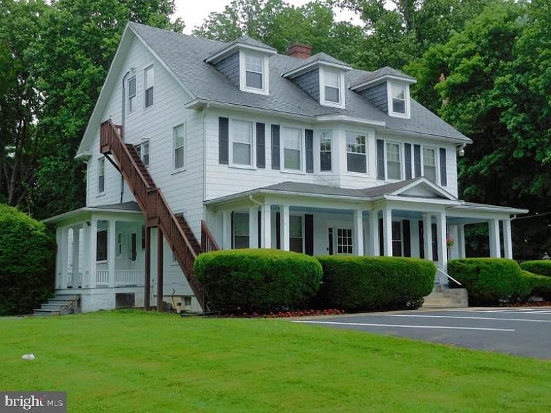 1st image of 707 N Hickory Ave #2B