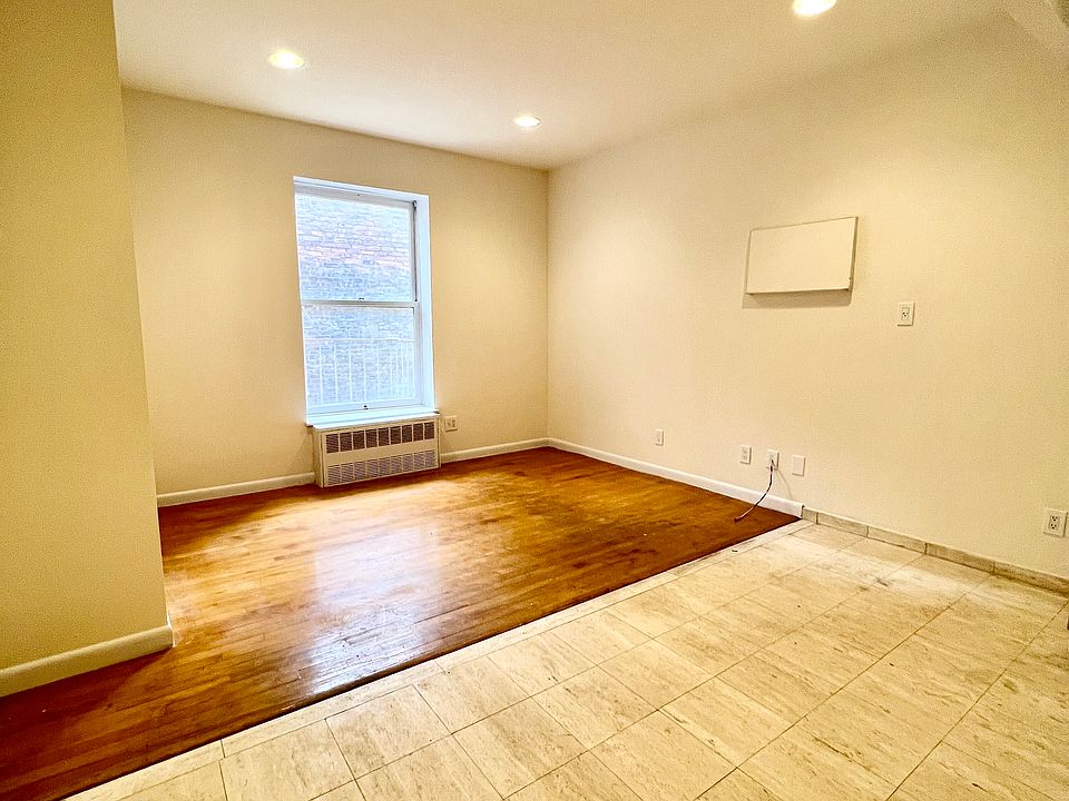 2nd image of 35 W 65th St #33C