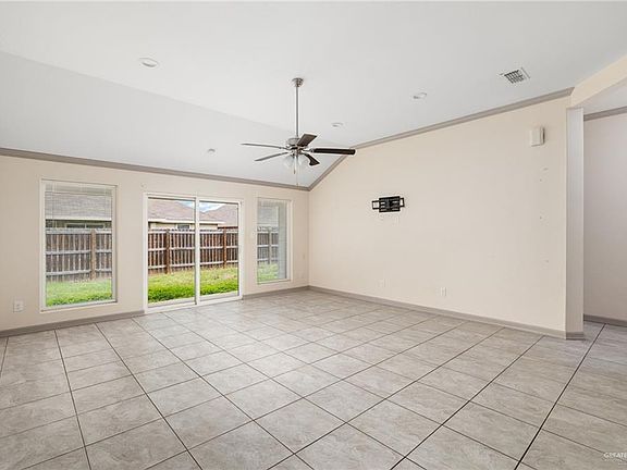 5th image of 2205 Primrose Dr