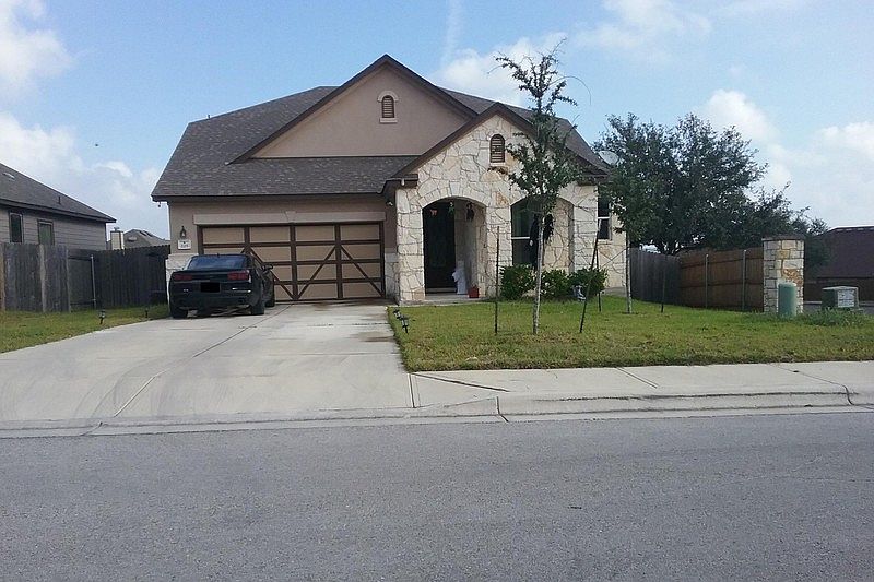 1st image of 225 Connor Elkins Dr