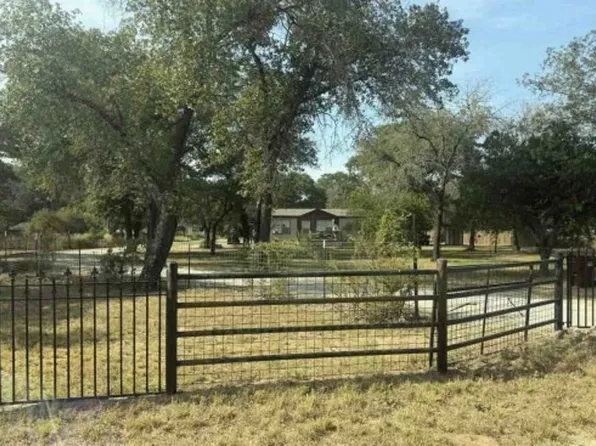 250 Terry Ln, Lytle, TX 78052