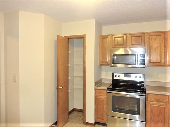 4th image of 491 Belfair Dr