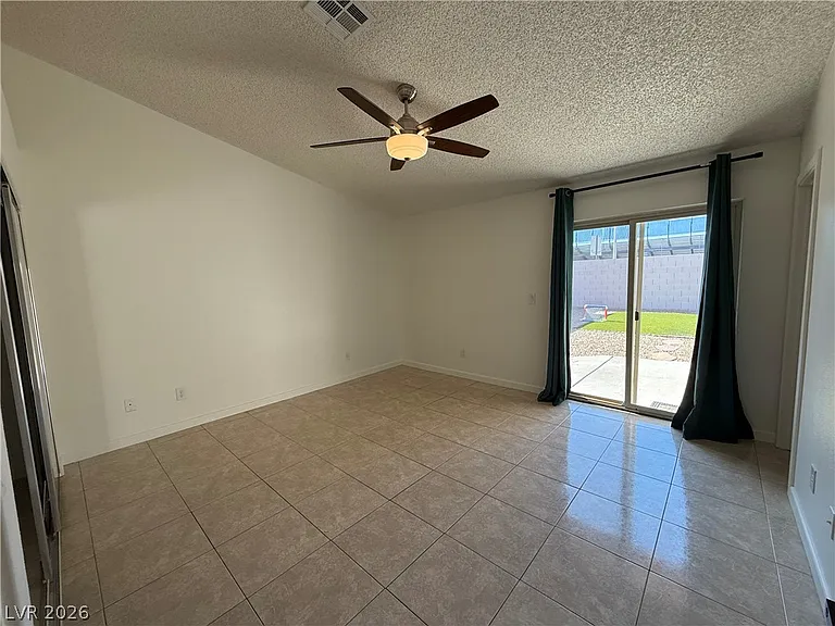 488 Chelsea Dr — Photo 13
