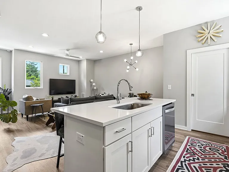 1016 Tipton St — Photo 10