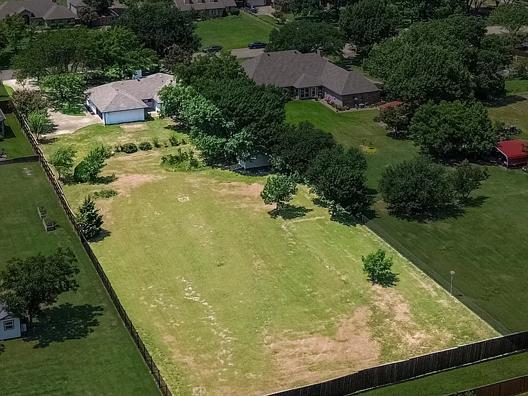 3309 Larkin Ln — Photo 1