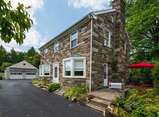 365 Sugartown Rd, Wayne, PA 19087