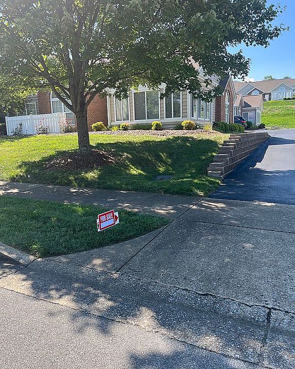 1st image of 128 Avonlea Pl