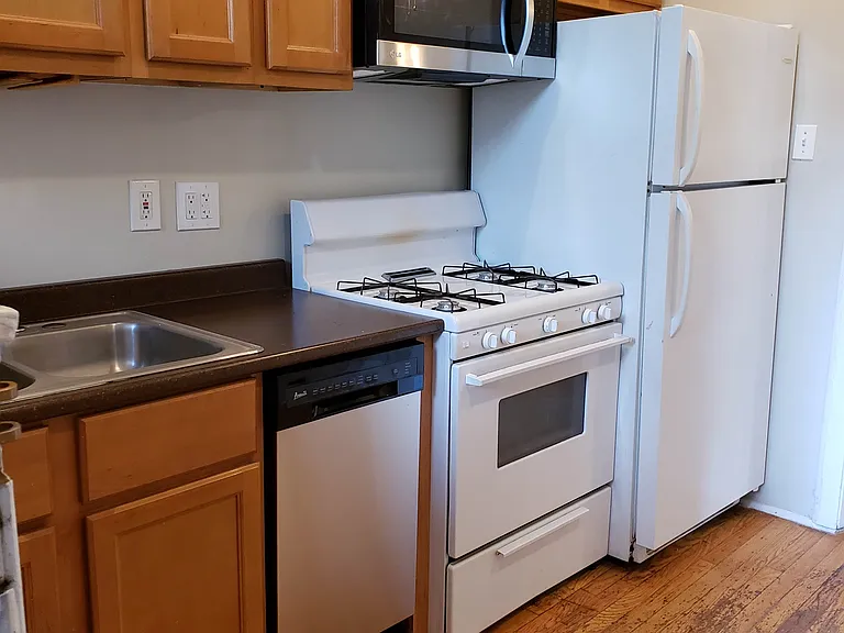 6964 N Ashland Blvd #1S — Photo 3