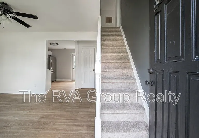 712 Hill Top Dr — Photo 5