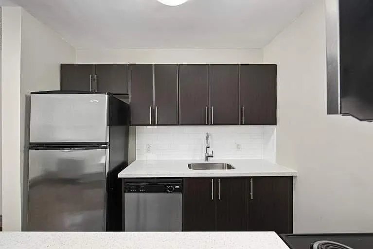 3 Broadway Avenue — Photo 2