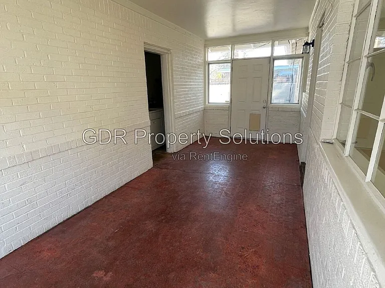 5703 Princess Jeanne Ave NE — Photo 8