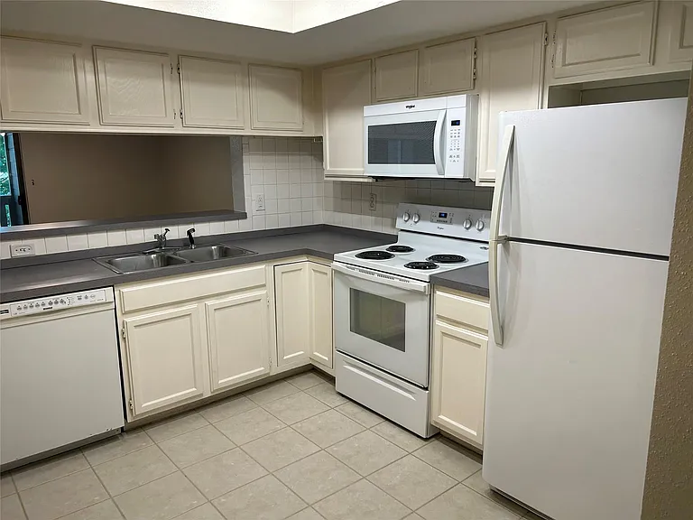 14911 Wunderlich Dr #412 — Photo 10