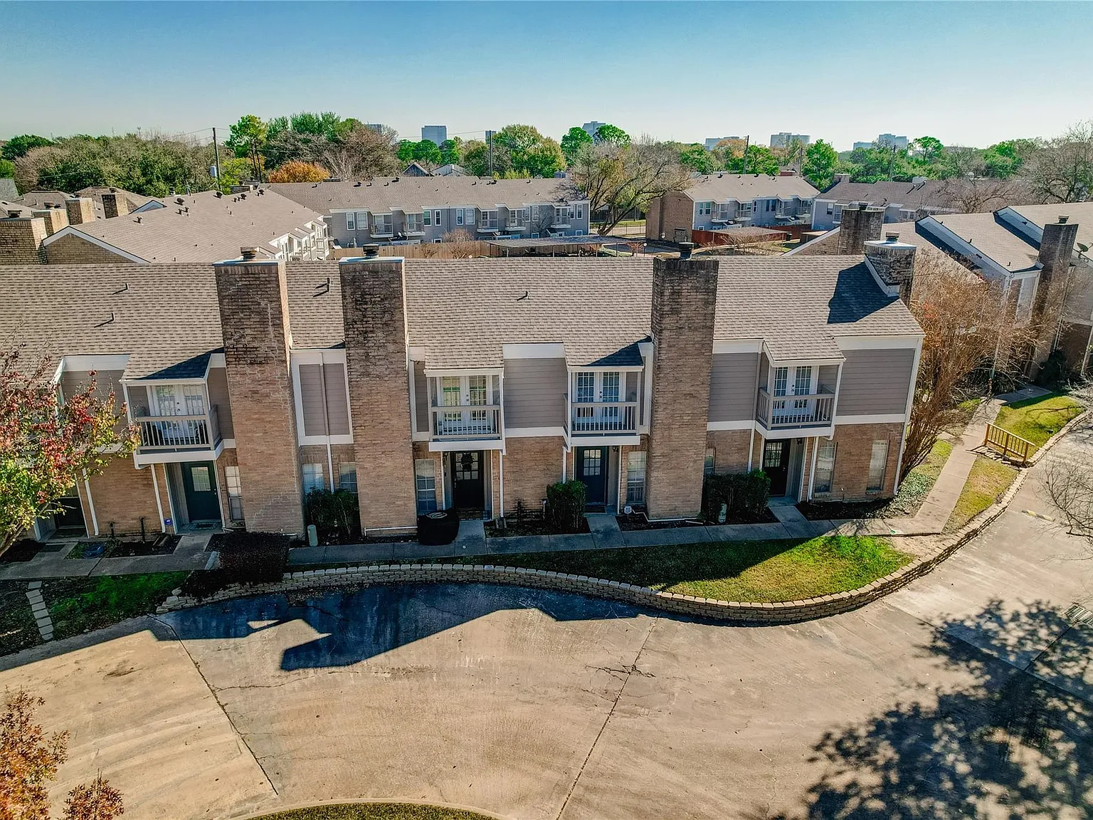 1 bed, 1.5 bath, 1032 sqft, $1,500 — Photo 2