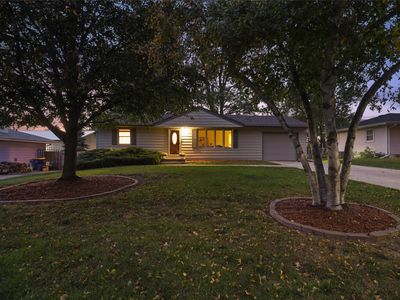 8046 Crestview Dr, Des Moines, IA, 50320