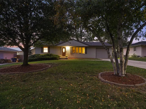 8046 Crestview Dr, Des Moines, IA 50320