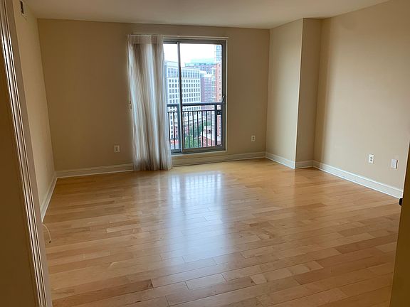 4th image of 2050 Jamieson Ave APT 1110