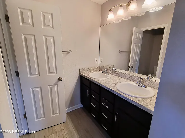 1211 Sarahs Landing Dr — Photo 11