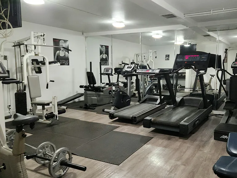 Canyon Crest Apts — Photo 2