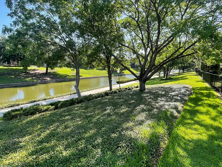 425 Waterside Dr — Photo 17