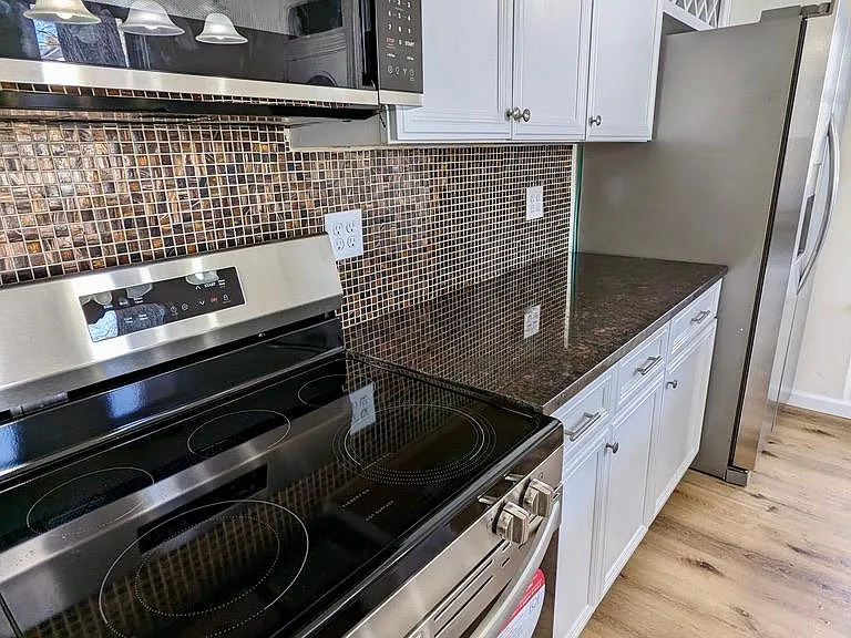 1712 Sherman Ave — Photo 3