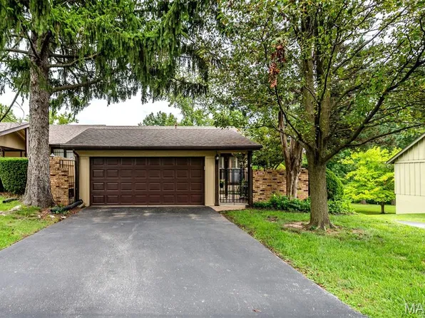 11046 Thousand Oaks Dr, Saint Louis, MO 63136