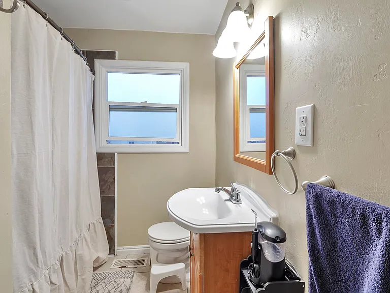 748 E Maple St — Photo 12