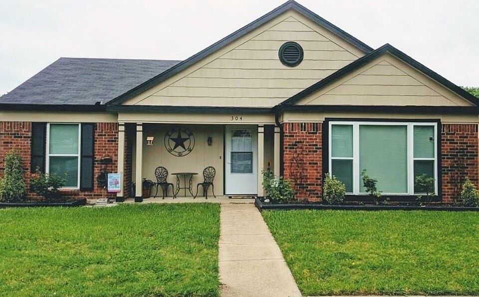 2nd image of 304 Hilltop Ct