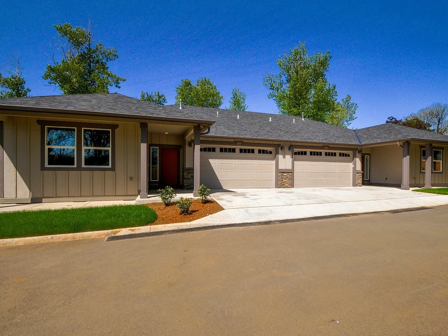 3 bed, 1619 sqft, $2,950 — Photo 1