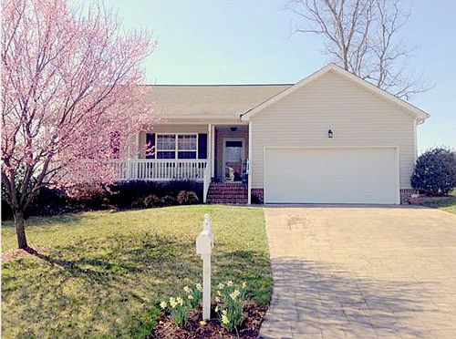 1st image of 961 W Circle Dr