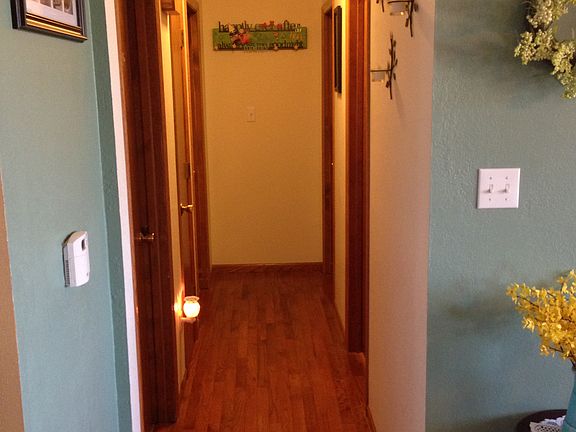 Hallway to bedrooms