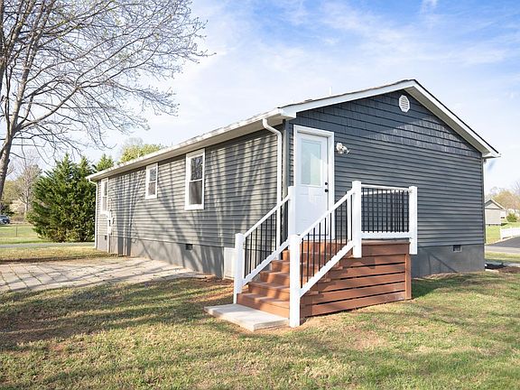 4th image of 405 Spring Mill Rd