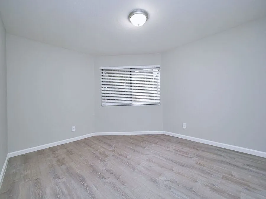 Building Photo - 920 Fletcher Ln #102