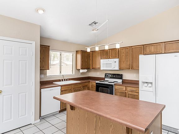 3rd image of 1584 E Eagle Ct