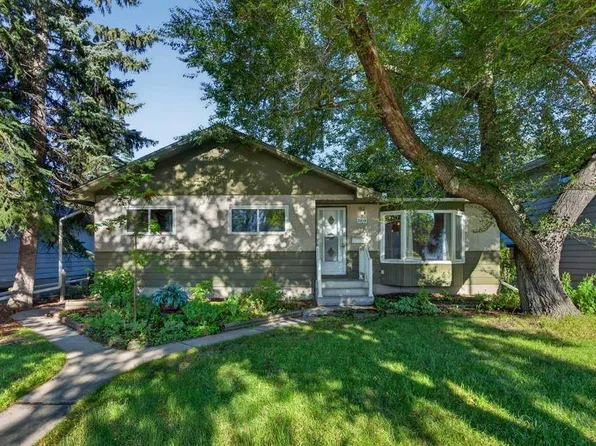 3819 SE Charleswood Dr NW, Calgary, AB T2L 2C7