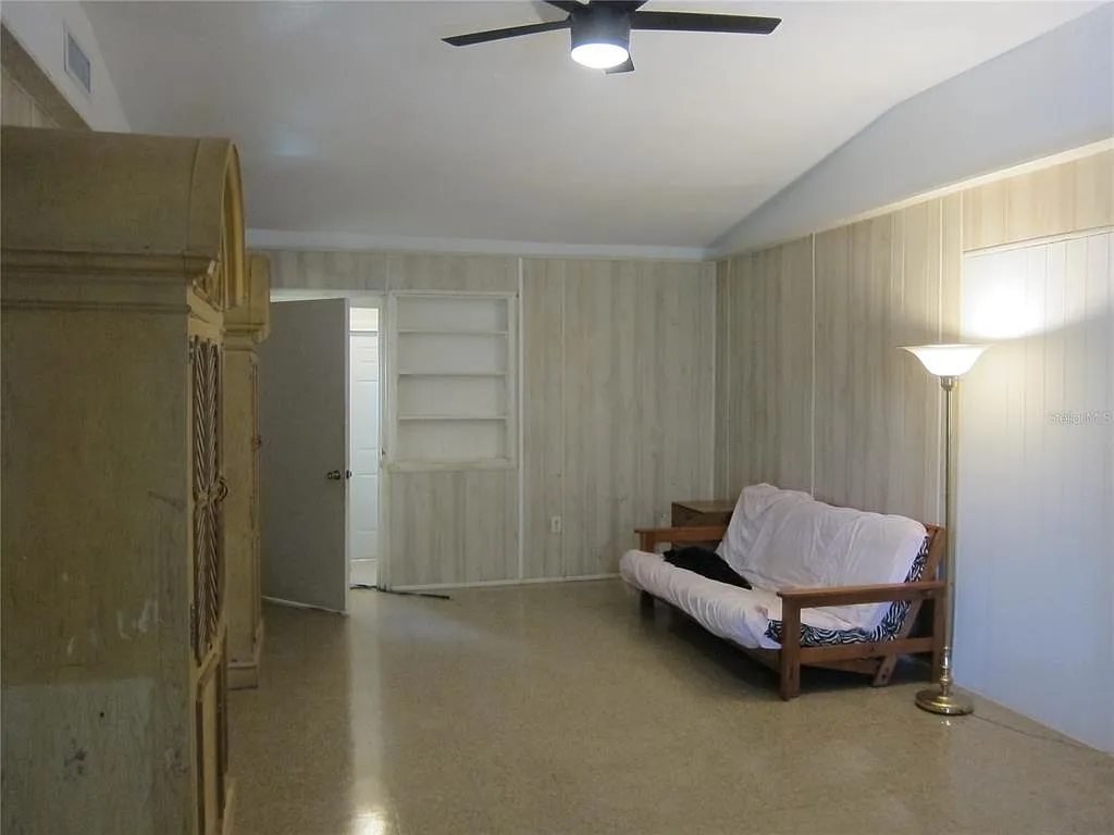 1 bed, 1.0 bath, 250 sqft, $900 — Photo 3