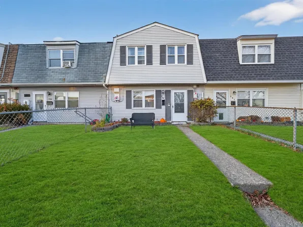 204 Country Club Drive, Maybrook, NY 12543