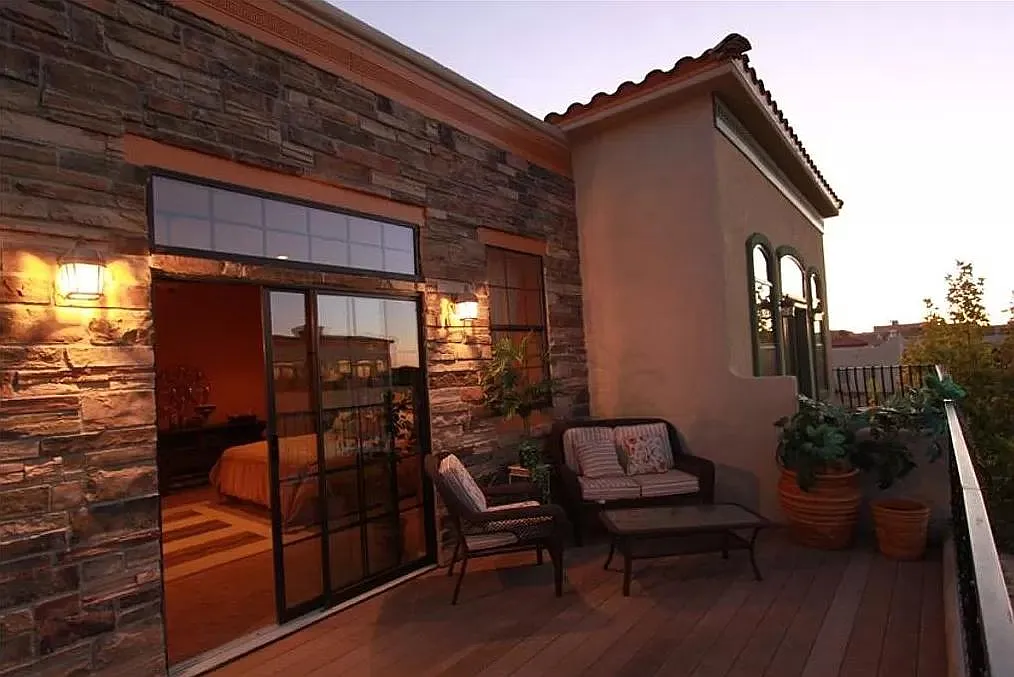 3 bed, 3.5 bath, 2520 sqft, $2,300 — Photo 1
