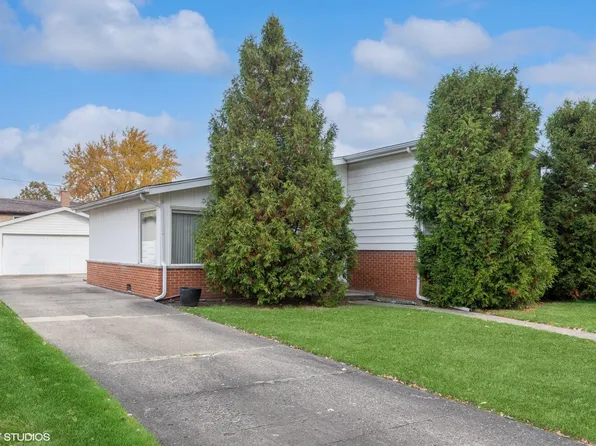 8452 W North Ter, Niles, IL 60714