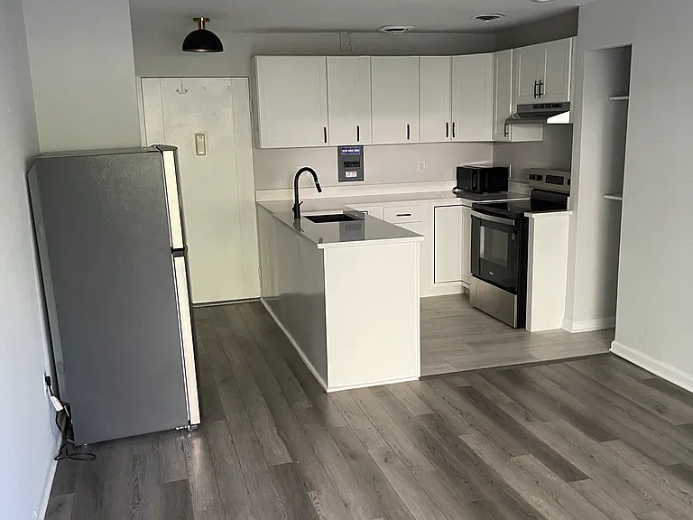 2540 Madison Rd #6 — Photo 5