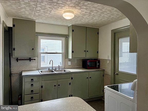 2nd image of 935 Parkway Boulevard & Tioga St