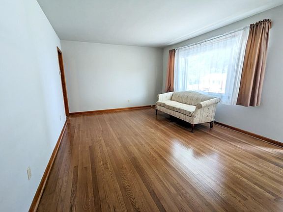 2nd image of 505 Macarthur Ave
