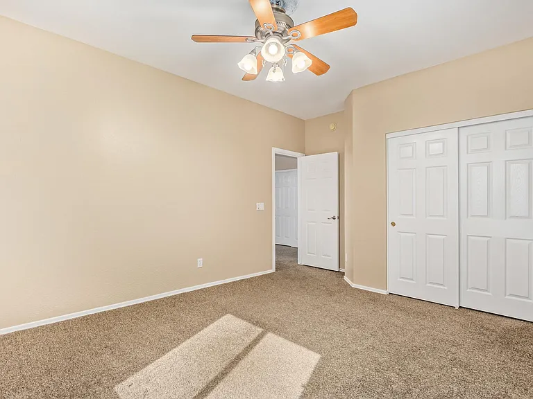 504 N Swallow Ln — Photo 36