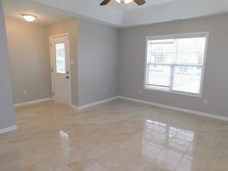 2027 E Park Dr — Photo 5